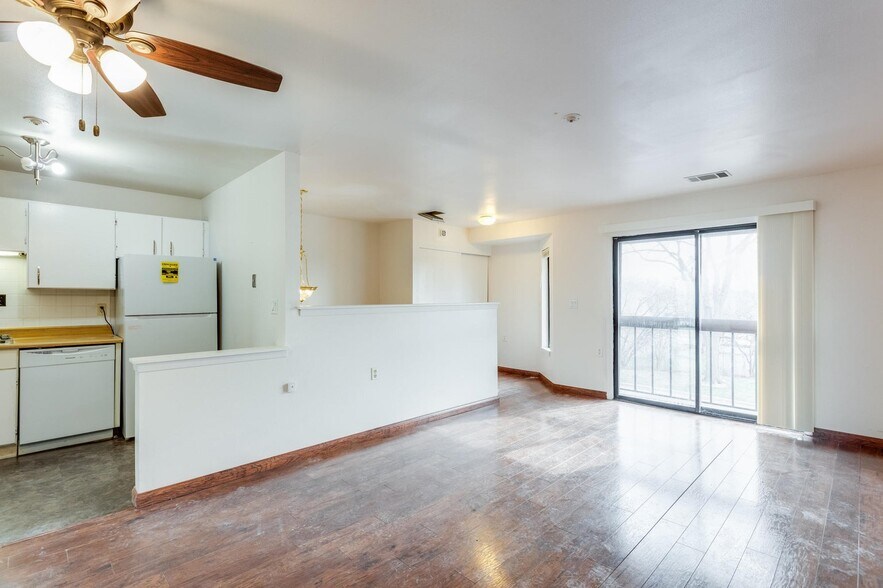 Building Photo - 9082 N Park Plaza Ct