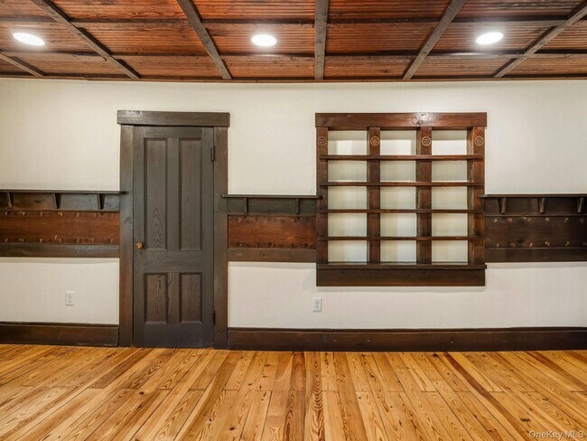 Building Photo - 5 Riverby Ln