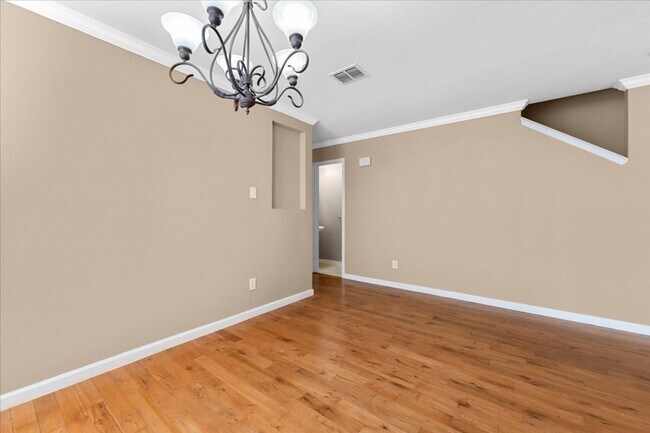 Building Photo - Move in ready! 3-bed 2.5-bath 2354 sqft 2-...
