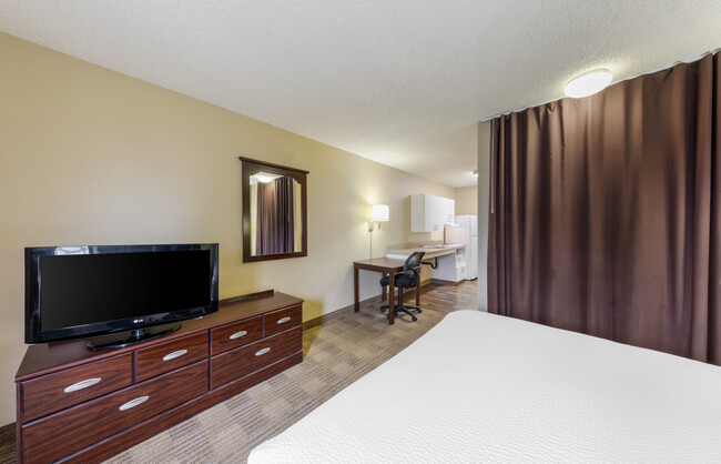 Building Photo - Furnished Studio-Orange County - Huntingto...