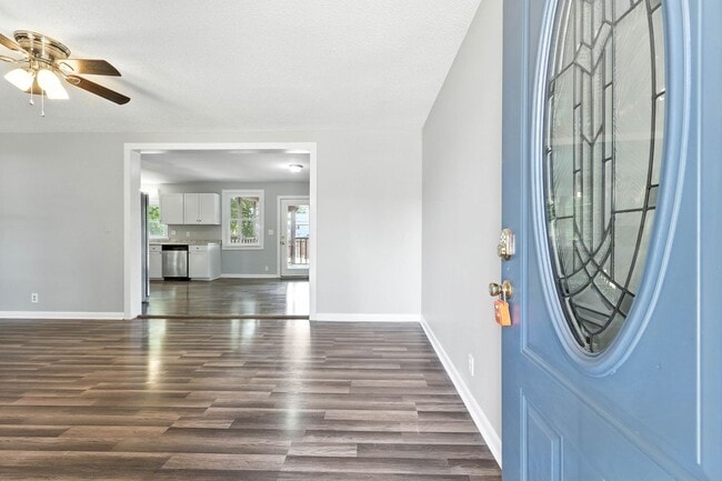 Building Photo - Spacious 3 bedroom home with finished base...