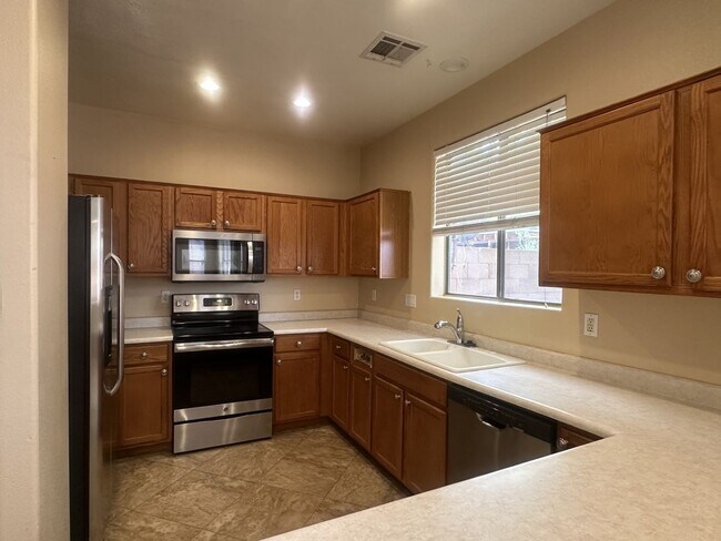 Building Photo - FOR LEASE – 3 BEDROOM, 2.5 BATH TWO STORY HOME WITH COMMUNITY POOL