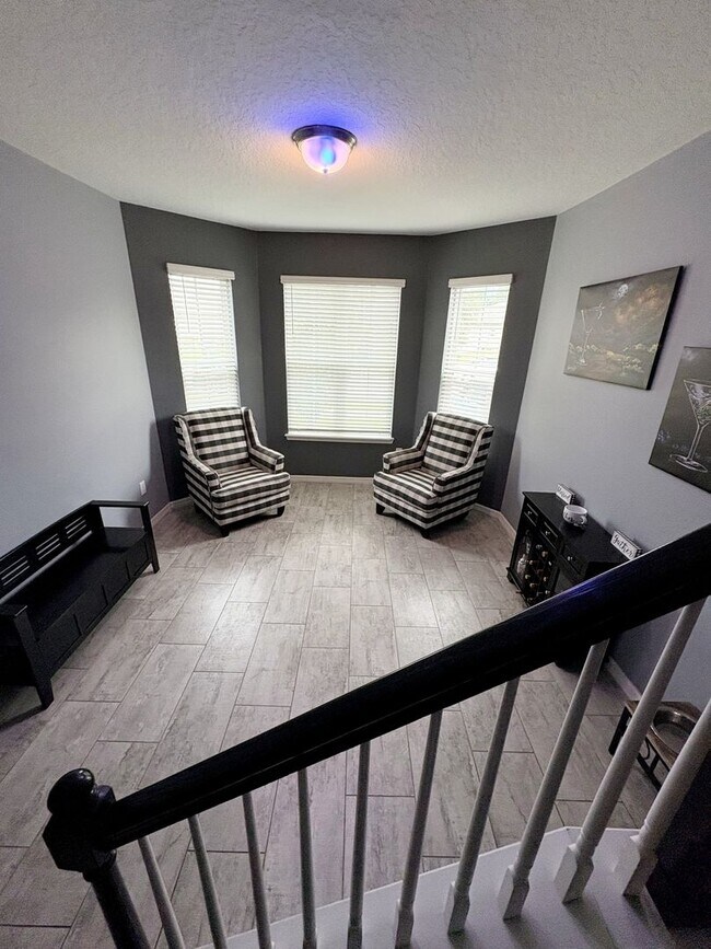 Building Photo - Spacious 5-Bedroom Pool Home for Rent in H...