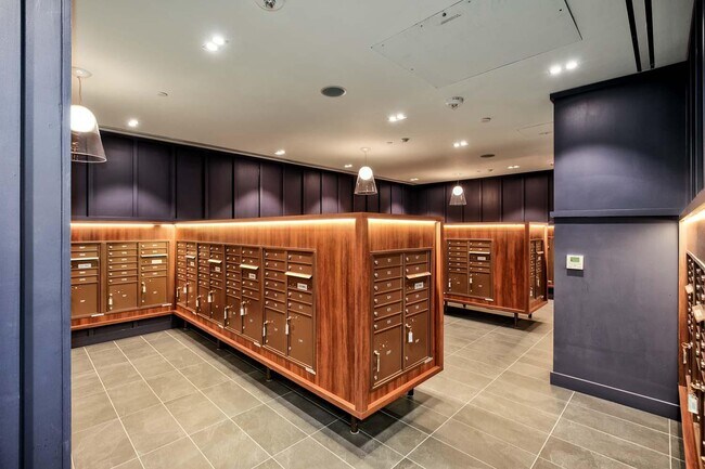 Building Photo - 350 Maple Dr SW