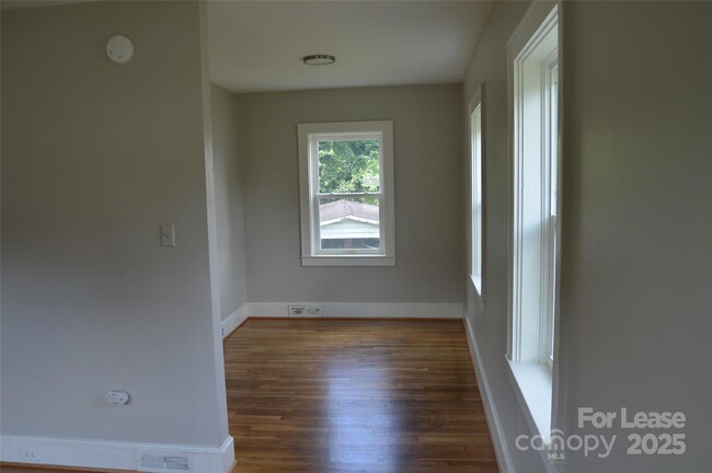 Building Photo - 102 Feimster St