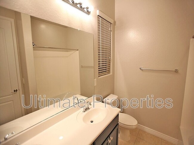 Building Photo - 8548 W Midway Ave