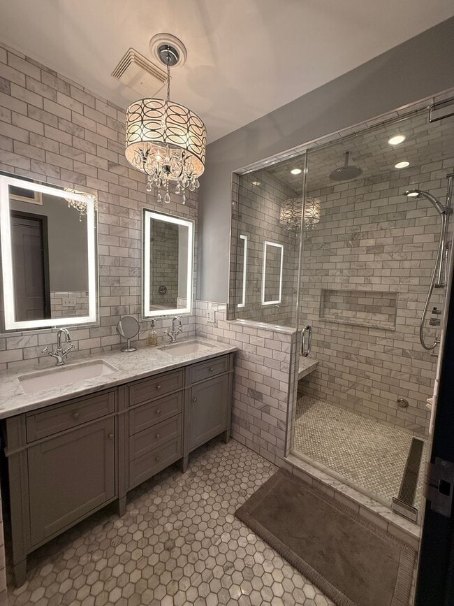 Building Photo - Fully Furnished!! Ready NOW! Sleek & Modern