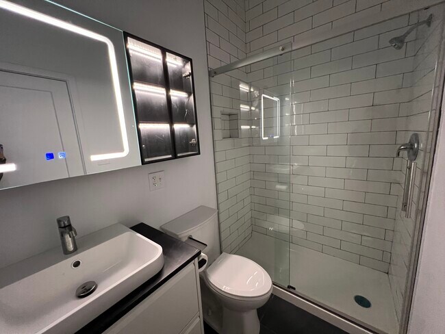 Building Photo - 2110 W 21st Pl