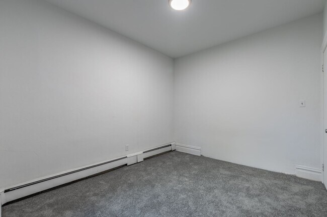 Building Photo - 4913 Yew St