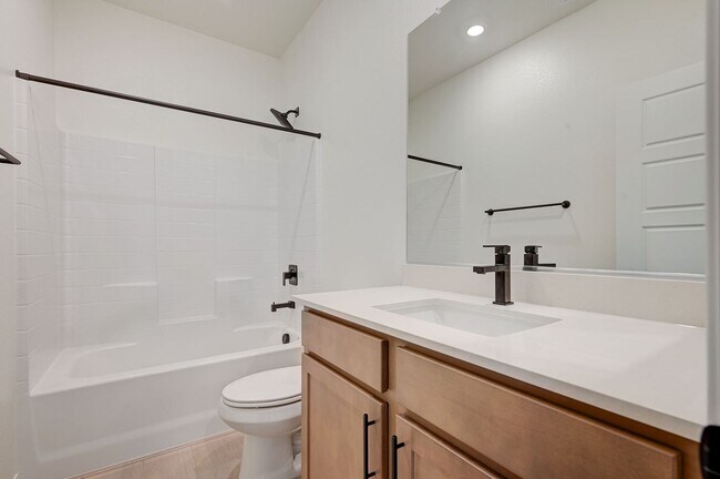 Building Photo - Stunning Summerlin townhome! 2 car garage!