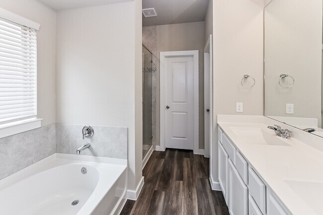 Building Photo - 12319 Summerbrook Dr