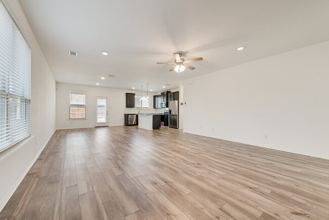 Building Photo - Fantastic newer 3-2-2 in Heartland Master Planned Community