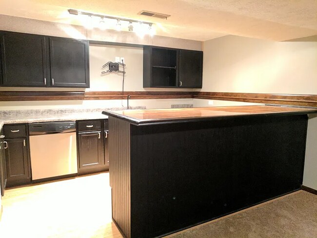 Building Photo - 15017 Arbor St