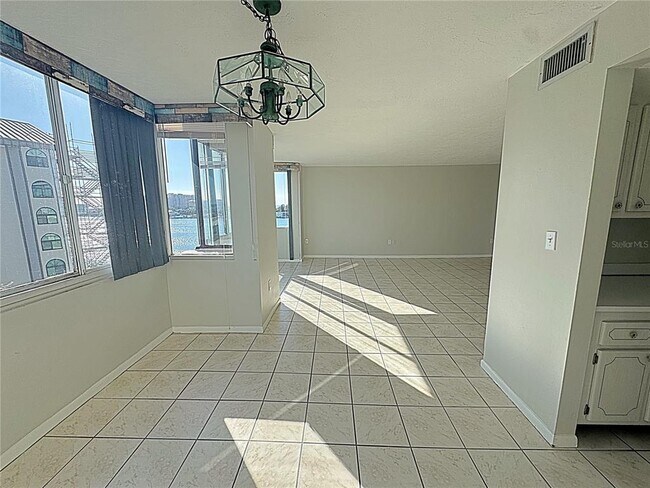 Building Photo - 660 Island Way