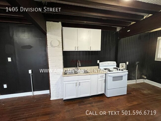 Building Photo - 1405 Division St