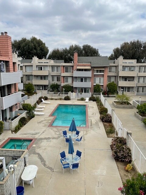 Building Photo - 20235 Keswick St