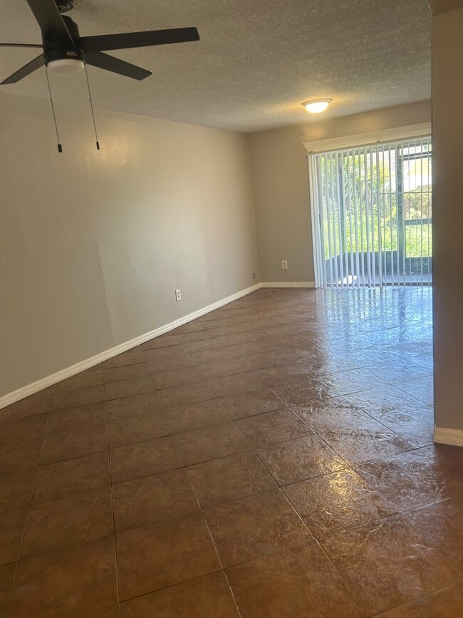 Building Photo - 5132 Tennis Ct Cir