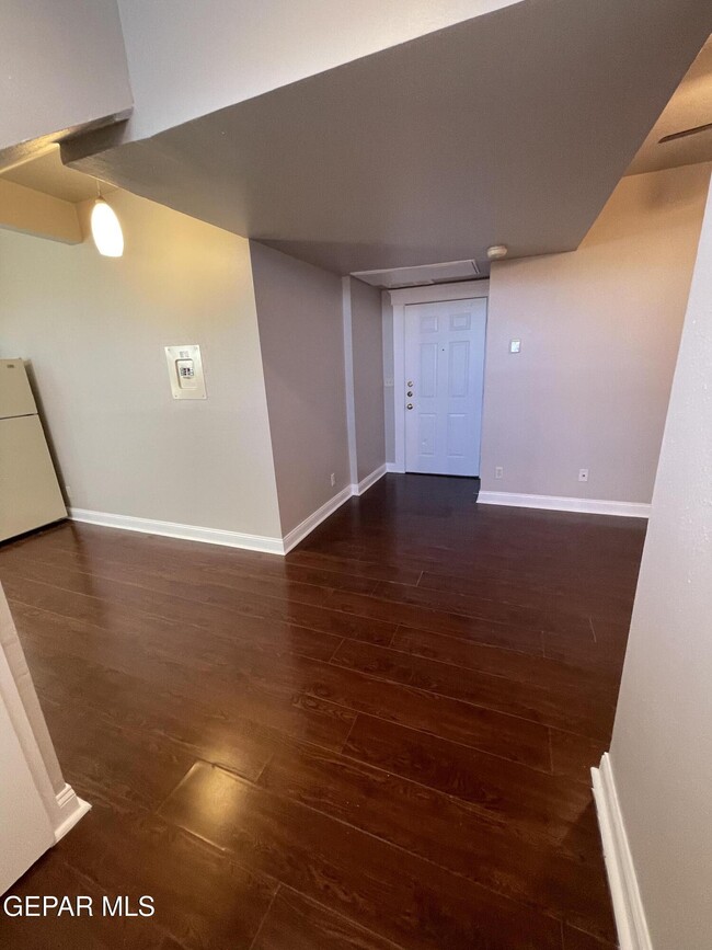 Building Photo - 521 W Missouri Ave