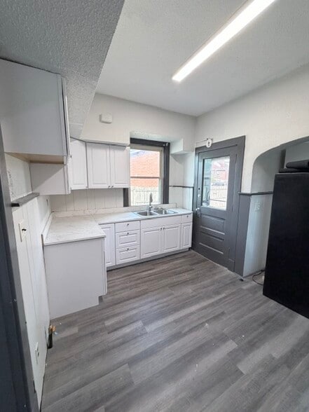 Kitchen - 6740 Montgomery Rd