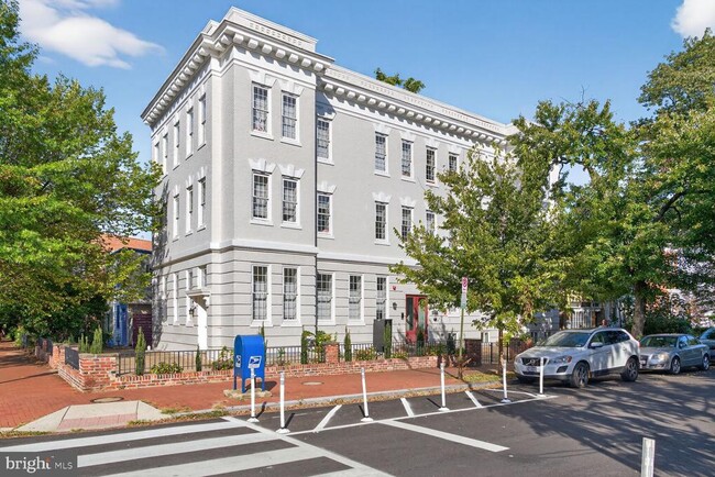 Building Photo - 133 7th St SE