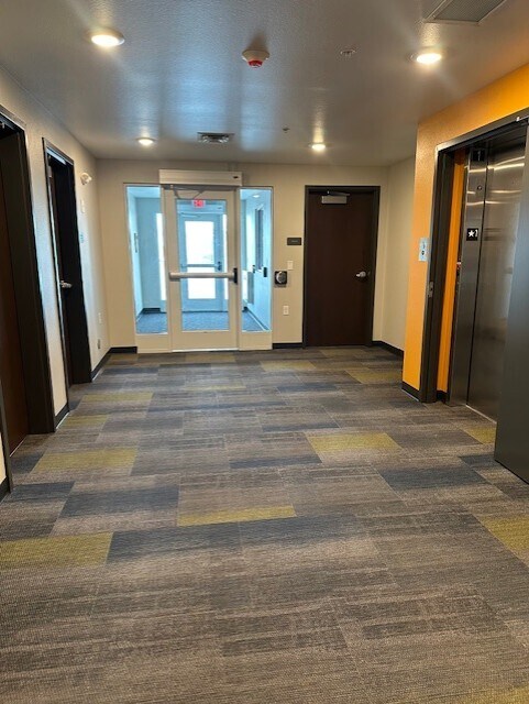 Building Photo - 15 19th Ave SW