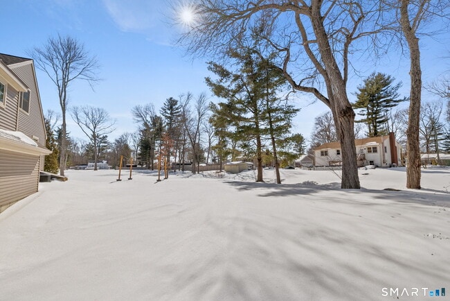 Building Photo - 5 Sunningdale Ln