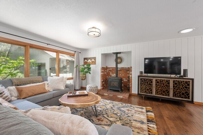 Building Photo - Available NOW thru Dec. 15th, 2025   ***La...