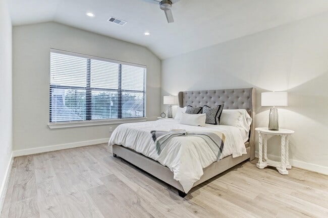 Building Photo - 806 Sienna Palm Ln