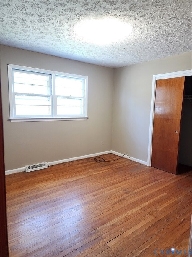 Building Photo - 1071 Samuel Rd