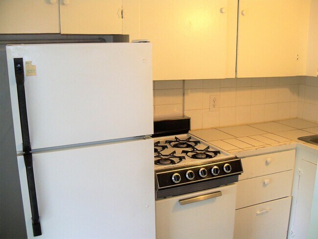 Building Photo - 2154 Burnstead Dr