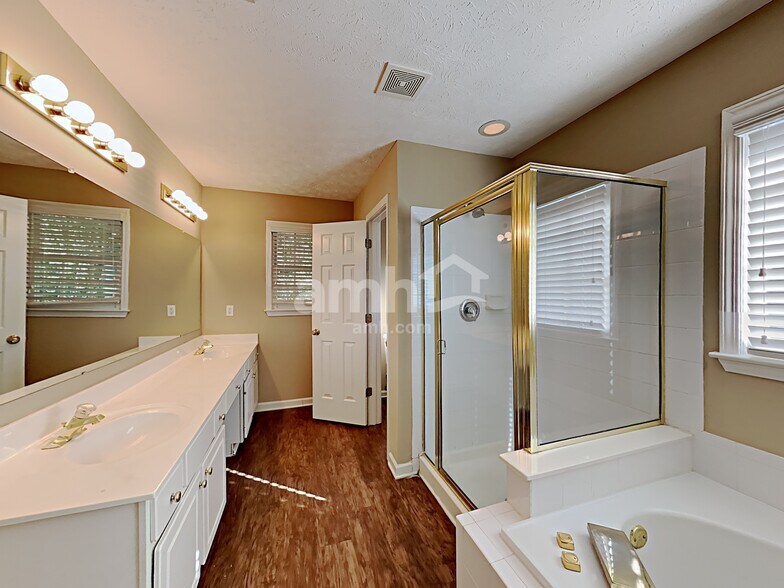 Building Photo - 2175 Carlysle Cove Dr