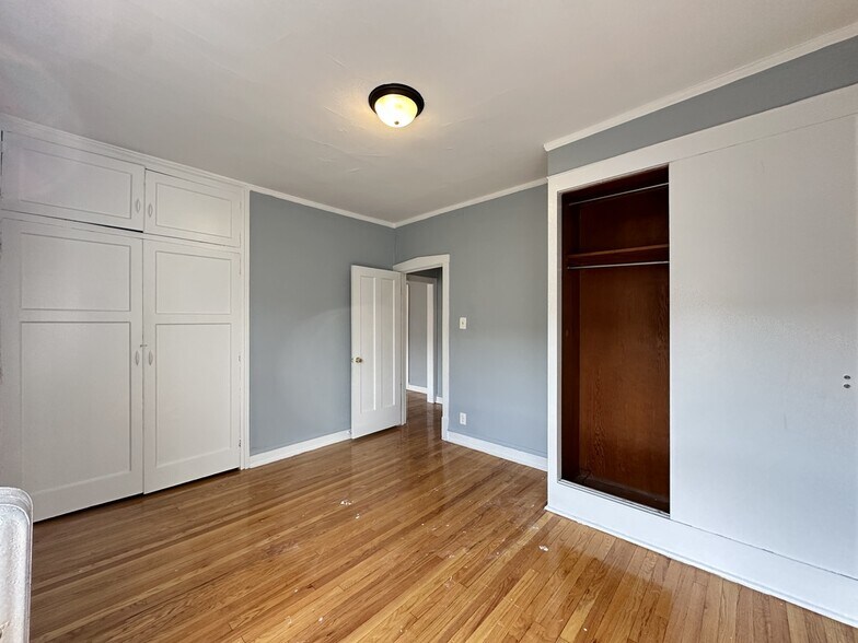Building Photo - 1323 W Estes Ave
