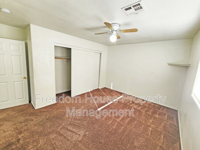 Building Photo - 2321 E Calvada Blvd