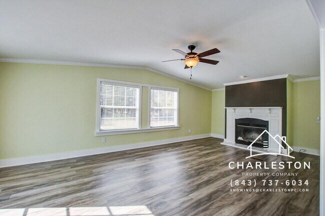 Building Photo - 1807 United Dr