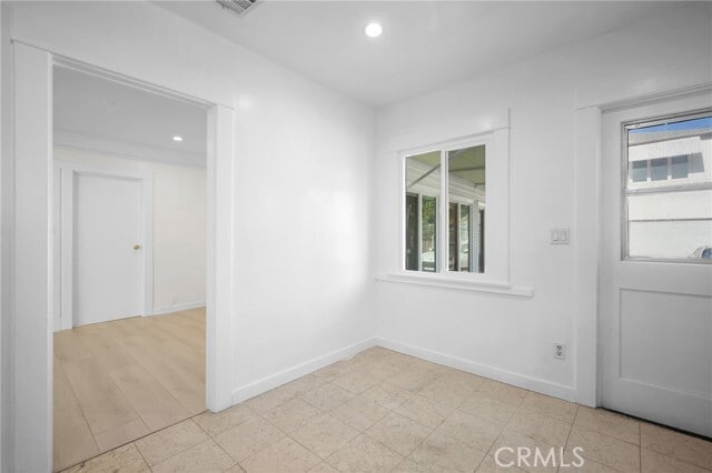 Building Photo - 525 W Wilson Ave