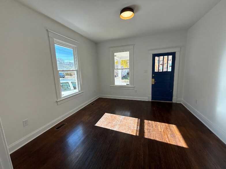 Building Photo - 3424 Daniel Ave