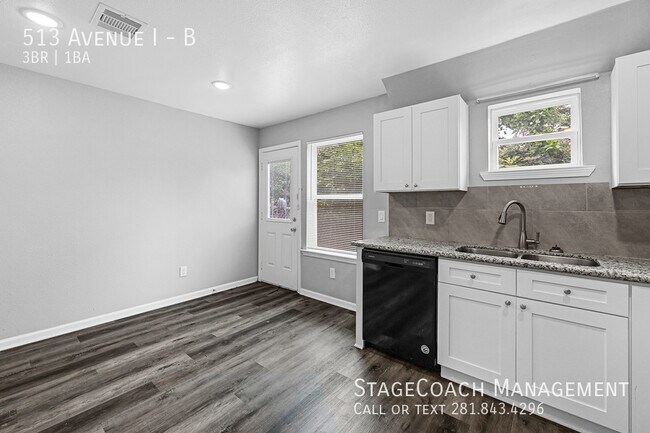 Building Photo - 513 Avenue I