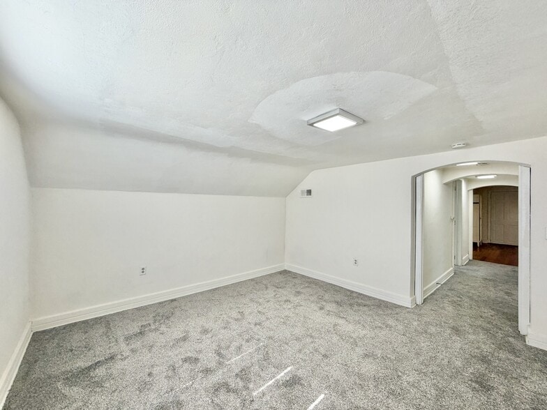 Building Photo - 1838 Spohn Ave