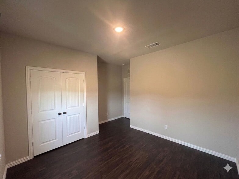 Building Photo - 170 Chester Rd