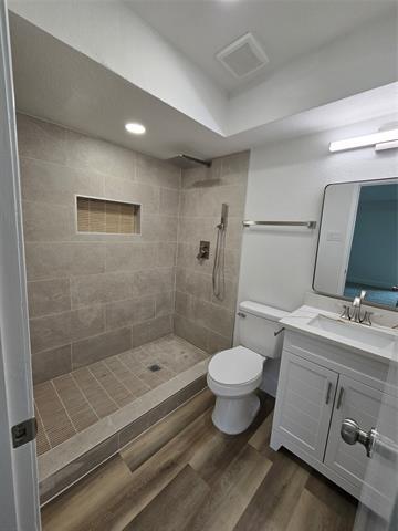 Building Photo - 553 Doral Pl