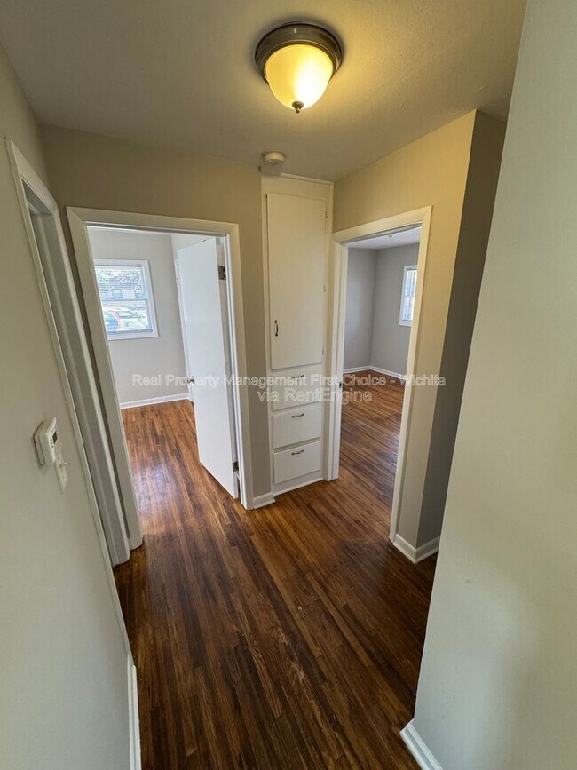 Building Photo - 1632 S Mission Rd