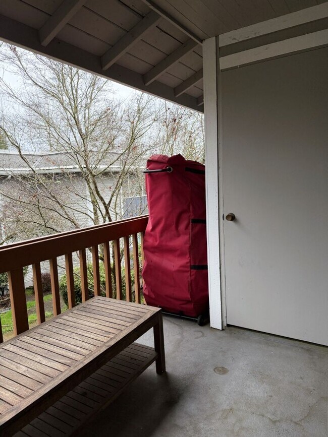 Building Photo - 2Bd/1.75Ba Redmond Condo