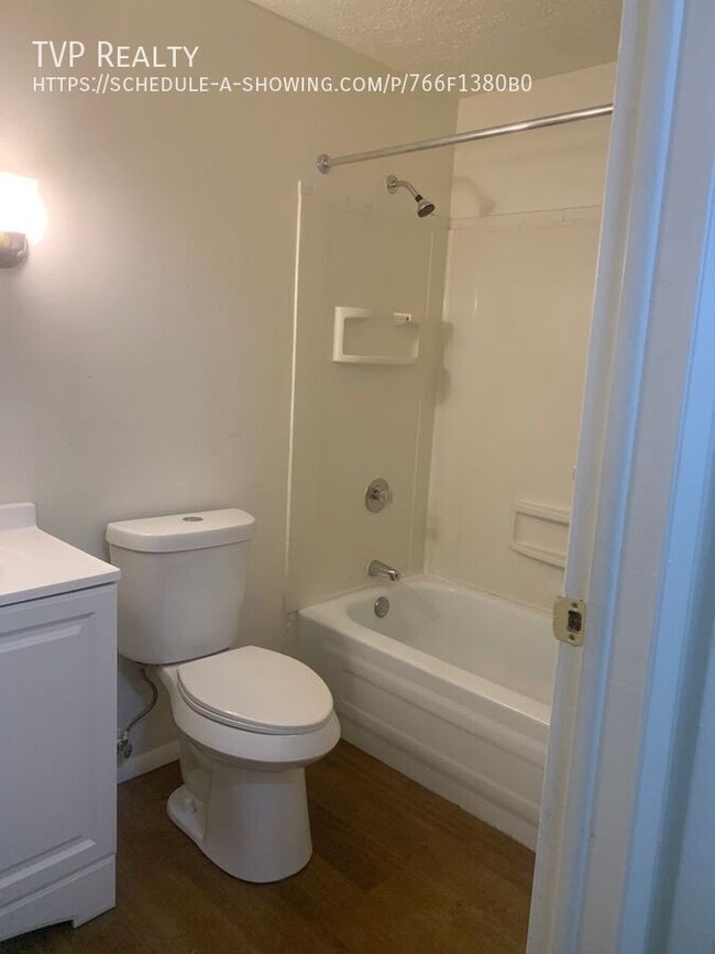 Building Photo - 128 Fox Hill Ln