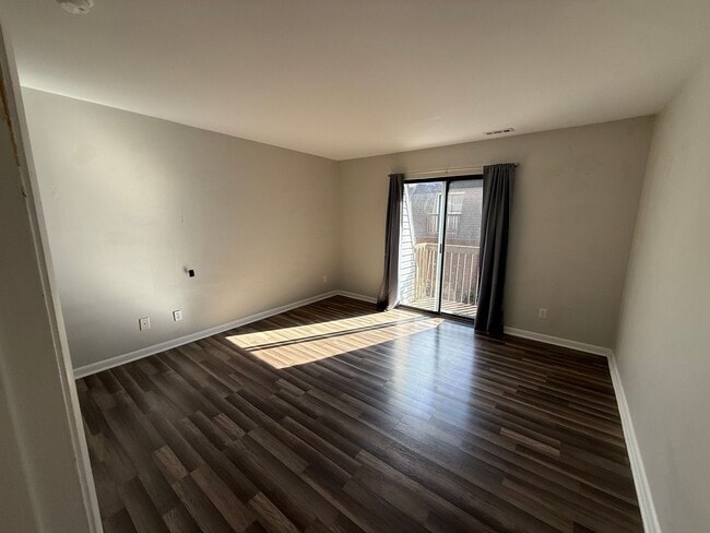 Building Photo - RARE - Finley Forest Gem in Chapel Hill - 2 Bedrooms – Available Aug 10!