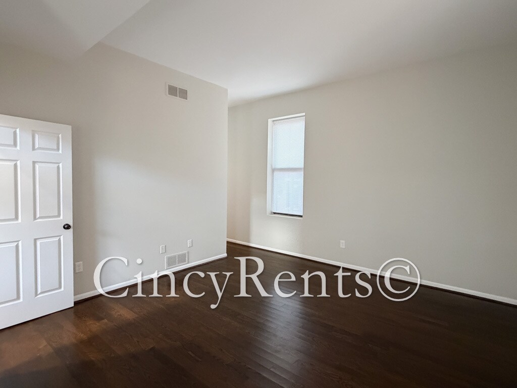 Building Photo - 422 Clark St