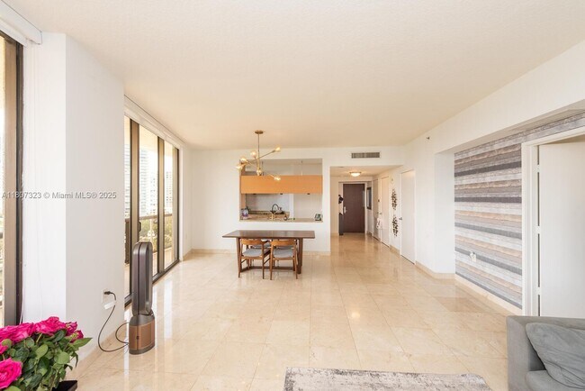 Building Photo - 16275 Collins Ave