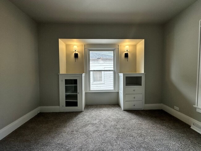 Building Photo - Three Bedroom Home in Battle Creek