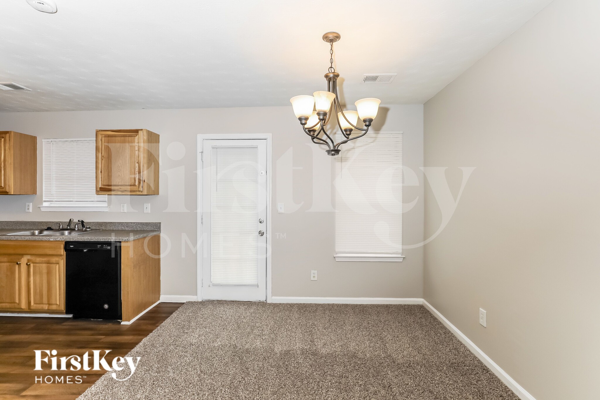 Building Photo - 2631 S Hills