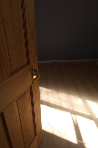 Building Photo - 72 Woodbine Dr