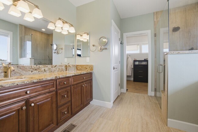 Building Photo - One-of-a-Kind 4-Bed Castle Rock Retreat with 4 car Attached Garage